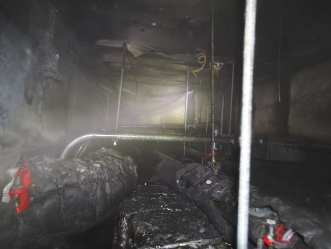 화재로 세종CGV건물 지하 1층 방재실 내 공조실 내부가 심하게 그을려 있다.