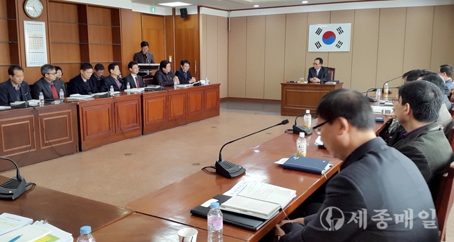 태안군이 예산 조기집행 추진상황 보고회를 열고 조기집행 상황을 점검하고 있다.