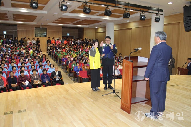 부여군이 지난 10일 부여문화원 소강당에서 자원봉사자 발대식을 개최했다.