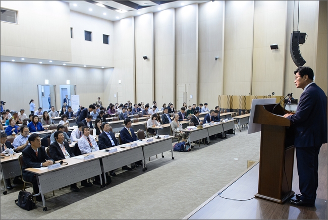 ‘2016 대한민국 마을기업박람회’ 기간 중 ‘한중일 국제 컨퍼런스’가 진행되고 있다.