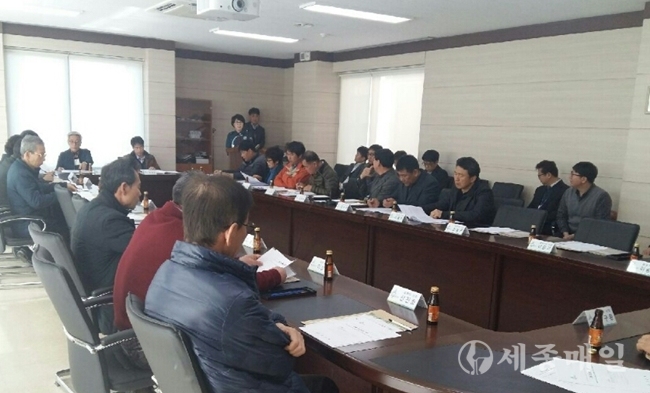 한솔파출소 지난 9일 장군면사무소에서 이장단회의에서 경찰현안업무 홍보를 실시했다.
