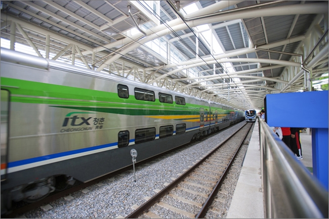 ▲2층 열차인 ‘ITX-청춘 경부선’ 이 1일부터 대전~용산역 운행에 들어갔다(코레일 제공)