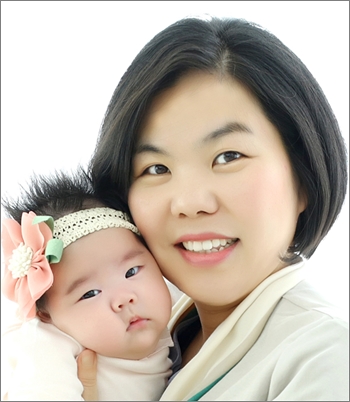 ▲세아이의 엄마로 출마를 선언한 김교연 예비후보.