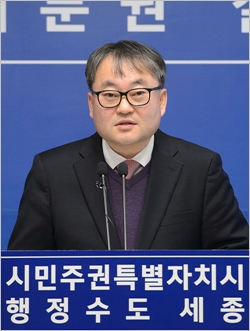 ▲김현기 국장이 올해 자치분권문화국 주요업무계획을 밝히고 있다.