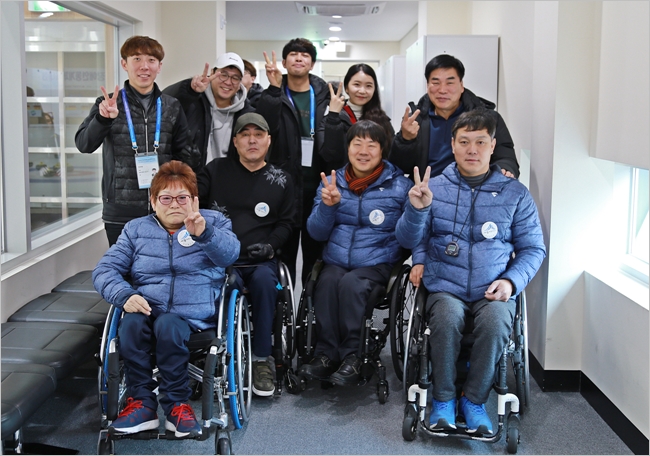▲사상 첫 2승을 달성한 휠체어컬링 선수단.