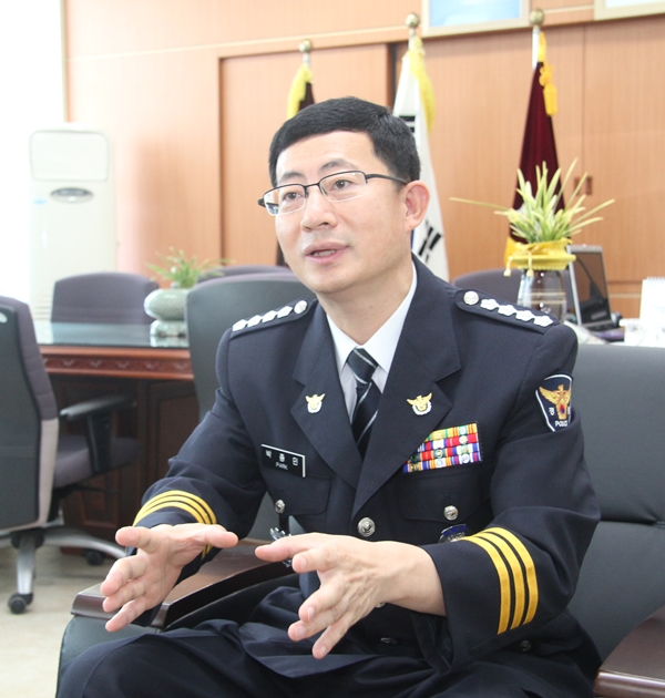   박종민 세종경찰서장은 "명품 세종시에 걸맞는 치안서비스를 제공하겠다"고 밝혔다. 